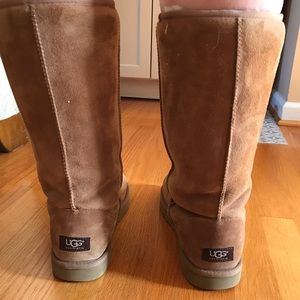 UGGS Tall Chestnut